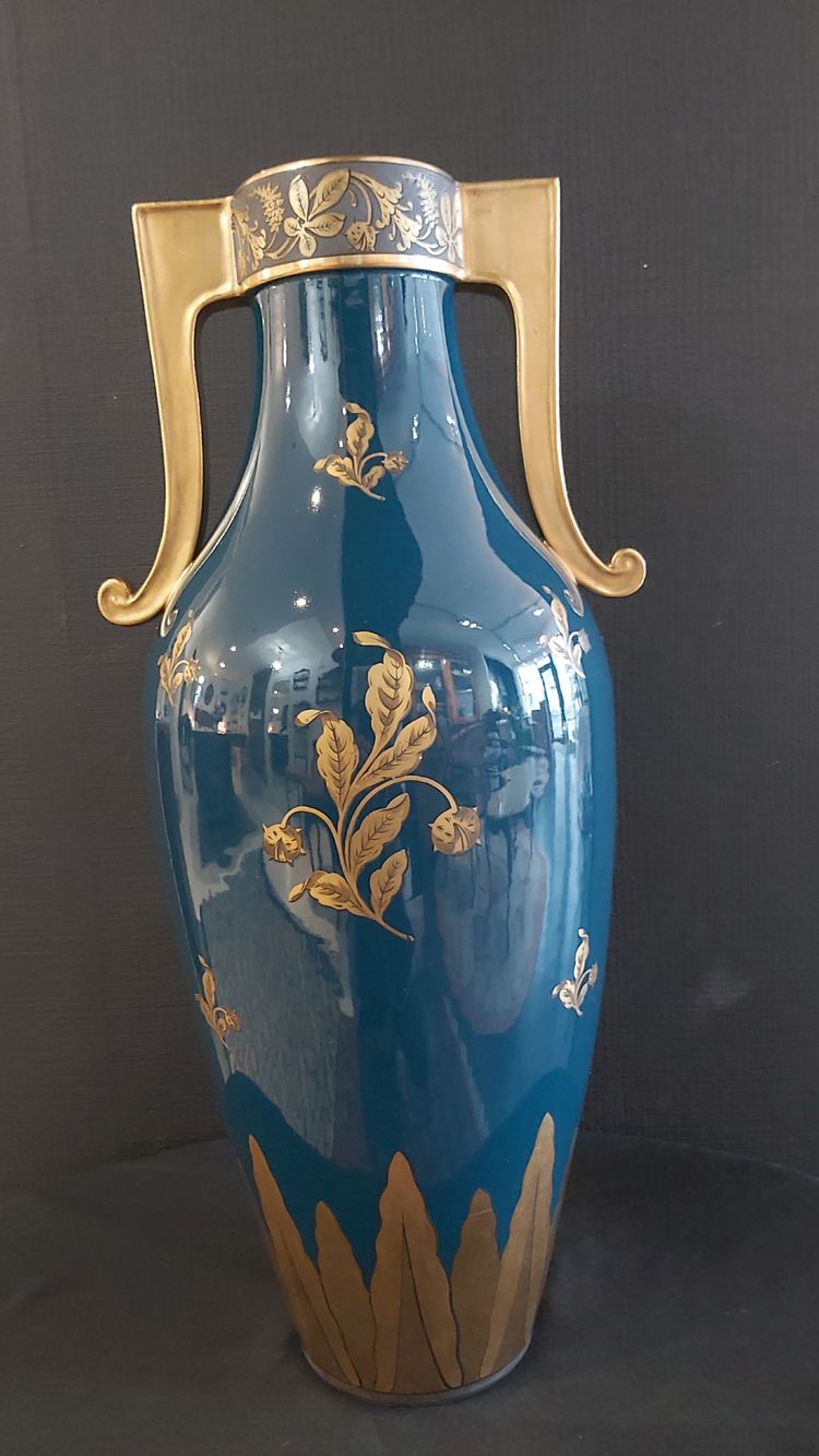 Large Jaget-Pinon porcelain vase from Tours