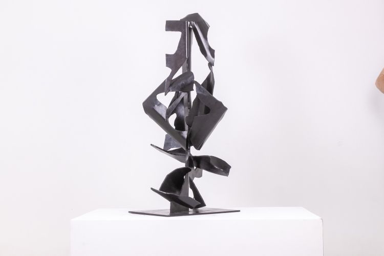 Jean Campa. Scultura verticale in metallo patinato. Anni '80. LS62151309P