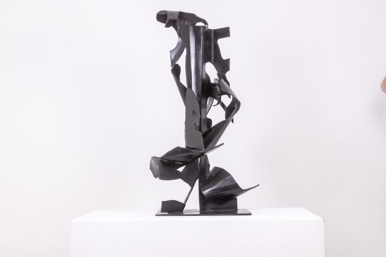 Jean Campa. Scultura verticale in metallo patinato. Anni '80. LS62151309P