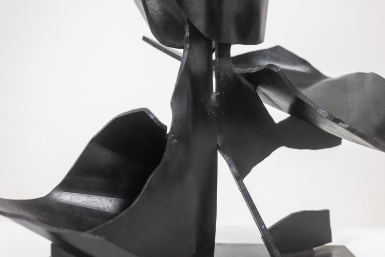 Jean Campa. Scultura verticale in metallo patinato. Anni '80. LS62151309P