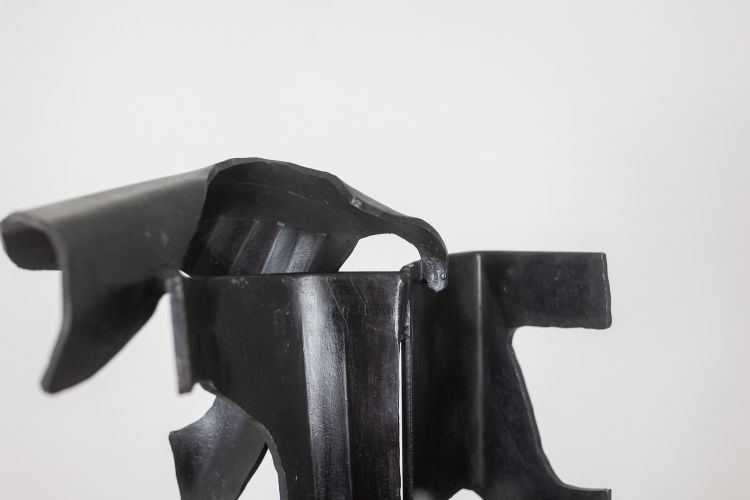 Jean Campa. Scultura verticale in metallo patinato. Anni '80. LS62151309P