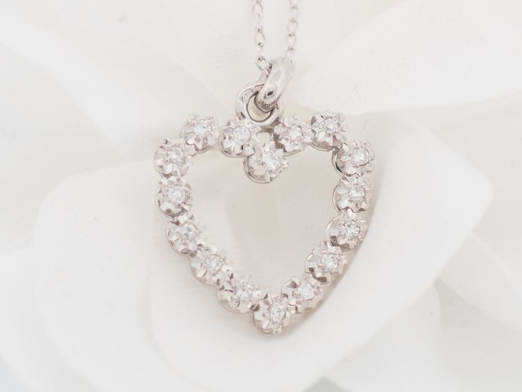 Ciondolo a forma di cuore in oro bianco e diamanti