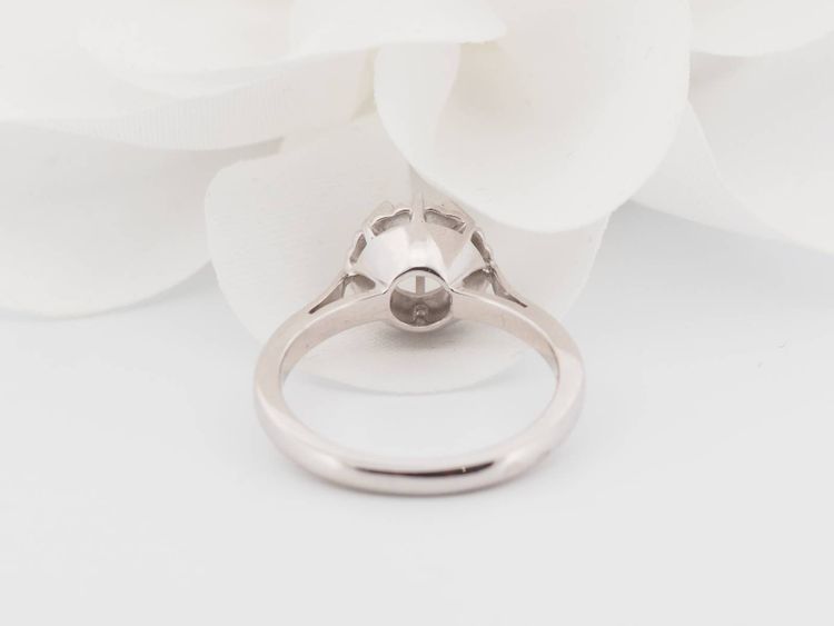 Bague solitaire en or blanc et diamant