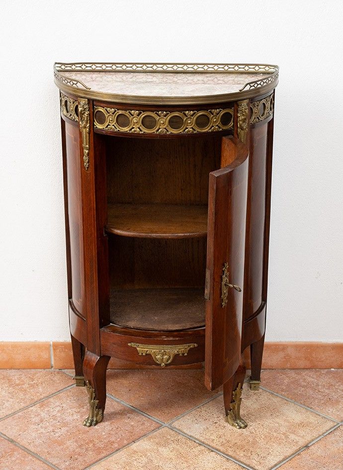 Antikes halbmondförmiges Sideboard, 19. Jahrhundert.