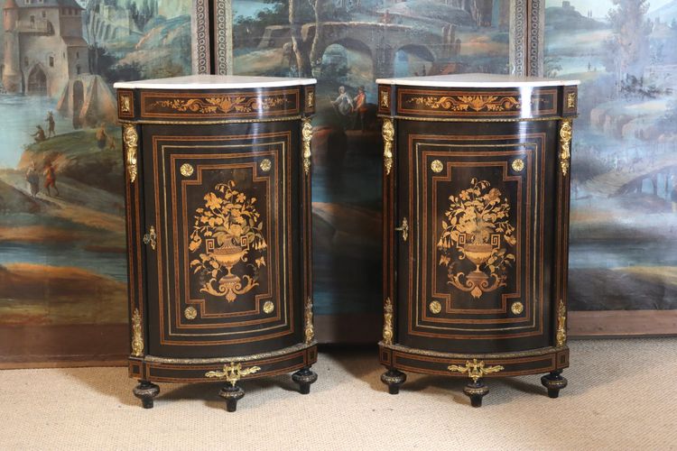 Paire d'encoignures marquetées XIXème siècle
