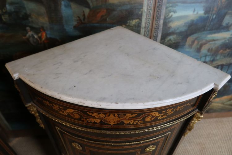 Paire d'encoignures marquetées XIXème siècle