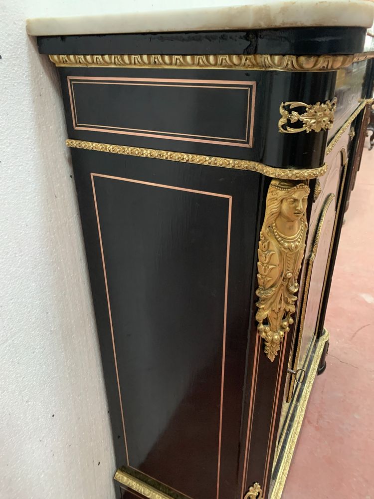 Credenza intarsiata in legno e ottone in stile Napoleone III, XIX secolo