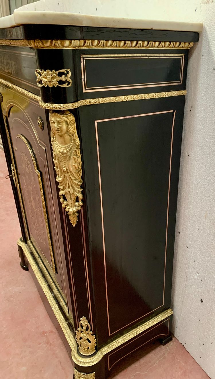 Credenza intarsiata in legno e ottone in stile Napoleone III, XIX secolo