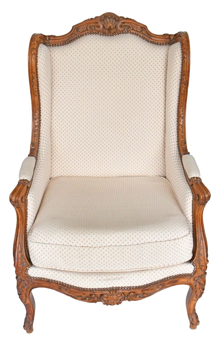 Fauteuil bergère à oreilles de style Louis XV en bois richement sculpté