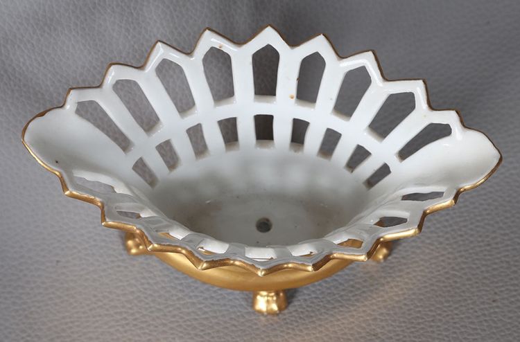 Corbeille porcelaine d’époque Empire, en Vieux Paris, largeur : 17 cm