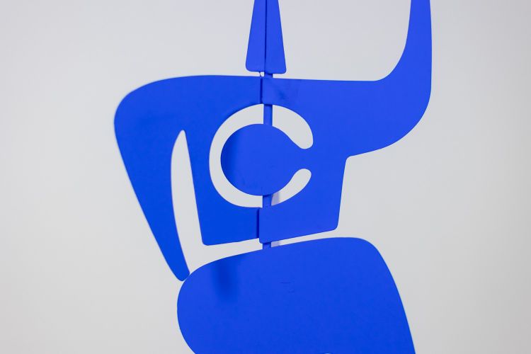 Antonine de Saint Pierre. Sculpture « Bugler » bleue. Contemporain.