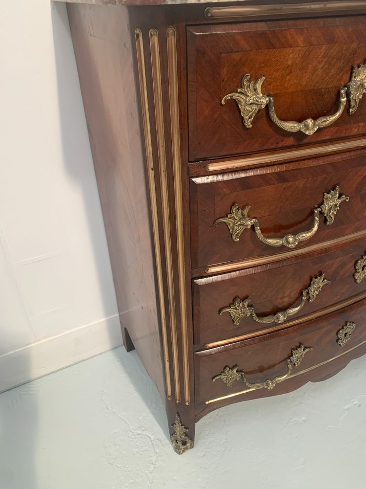 Commode de style en palissandre et acajou XX siècle