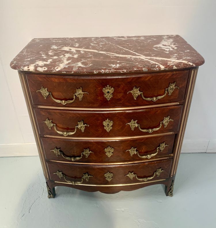 Commode de style en palissandre et acajou XX siècle