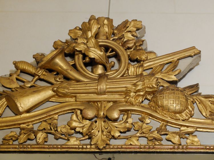 Specchio Luigi XVI con attributi di caccia