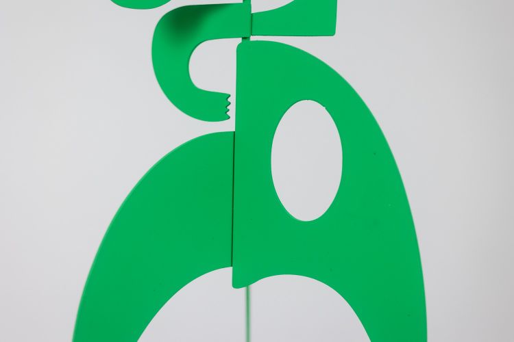 Antonine de Saint Pierre. Sculpture verte « Le baiser ». Contemporain. LS6245487Y