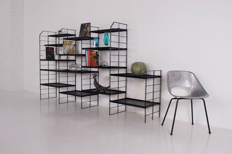 Pilastro style modular shelf