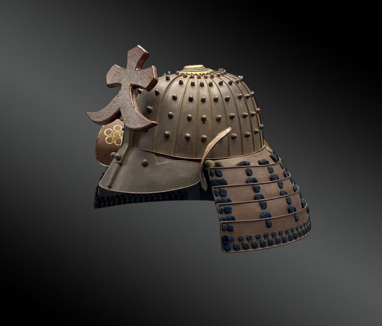 Elmo da guerra chiamato Kabuto e Maedaté tipo O-bashi Suji Bachi Giappone, periodo Edo 1603-1868