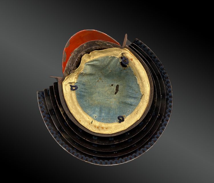 Elmo da guerra chiamato Kabuto e Maedaté tipo O-bashi Suji Bachi Giappone, periodo Edo 1603-1868