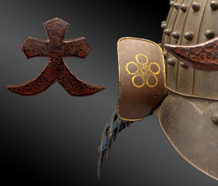 Elmo da guerra chiamato Kabuto e Maedaté tipo O-bashi Suji Bachi Giappone, periodo Edo 1603-1868