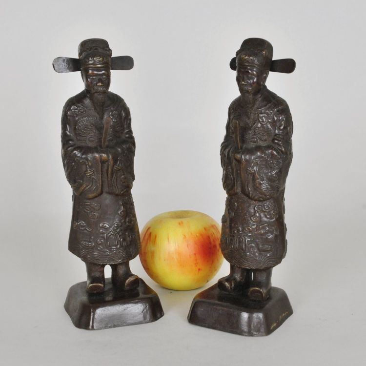2 mandarini annamiti in bronzo, Vietnam, inizio XX secolo