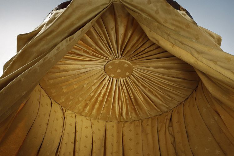 Grande letto a slitta in stile Impero e baldacchino 