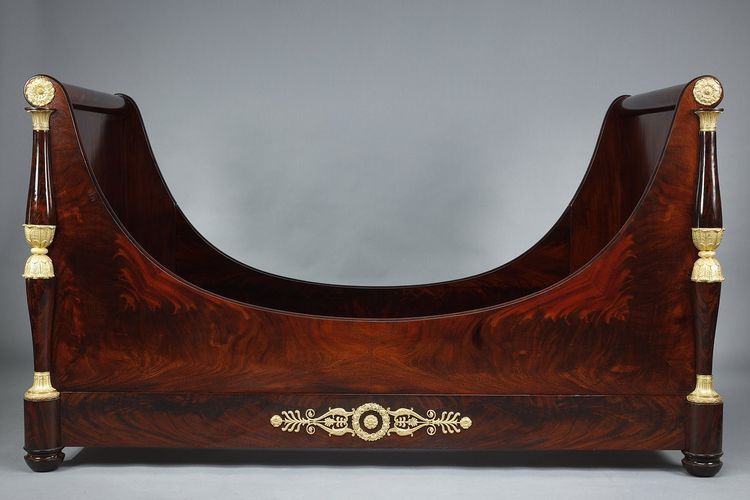 Grande letto a slitta in stile Impero e baldacchino 