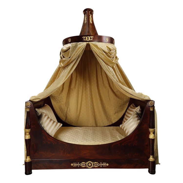 Grande letto a slitta in stile Impero e baldacchino 