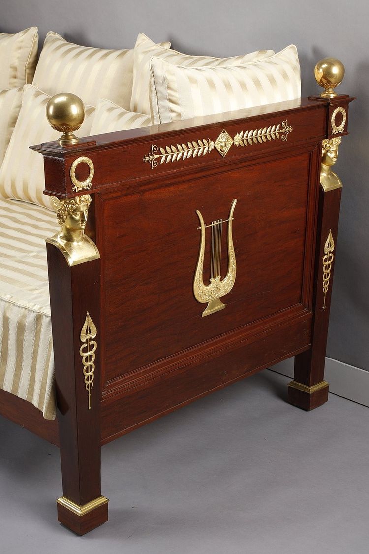 Empire-Bett mit Baldachin