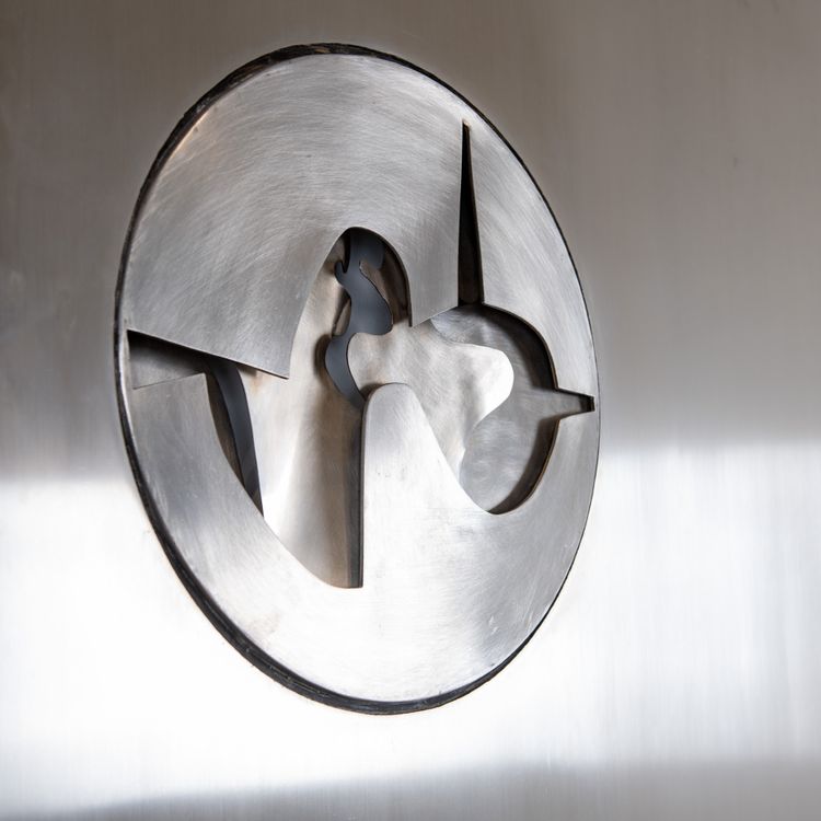 Carlo Marvhesotti, große Wandskulptur 1979, Edelstahl