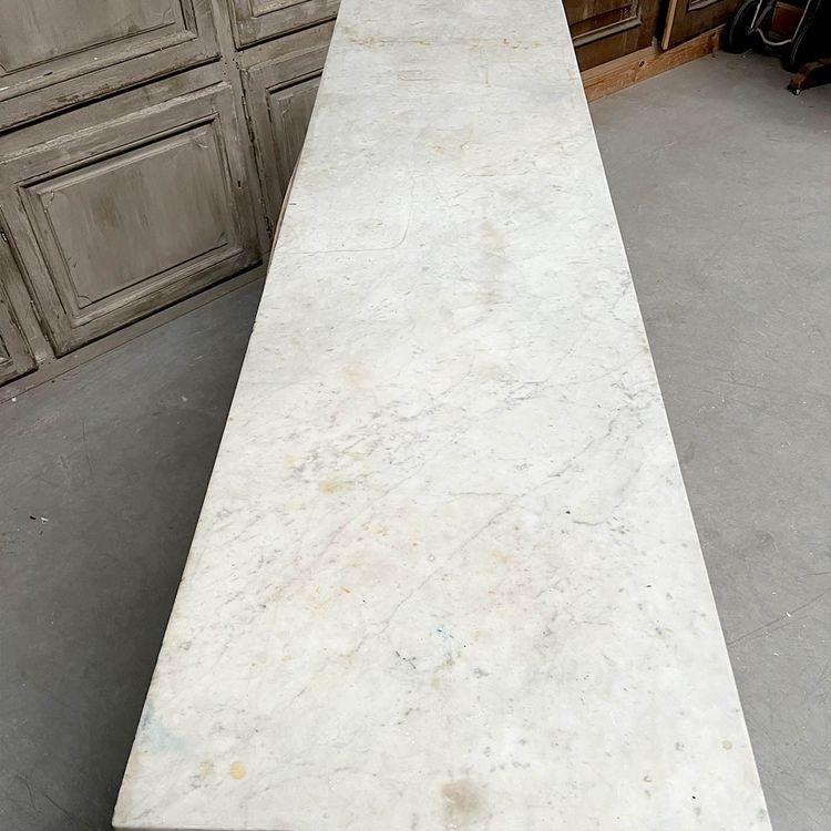 Bancone commerciale in abete con piano in marmo di Carrara