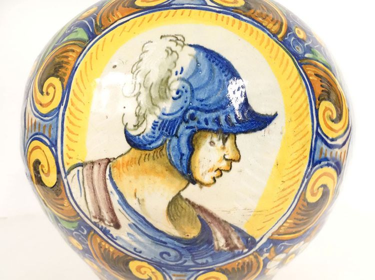 Grande Vaso in Maiolica Ritratti Soldato Maestro Domenico Venezia Italia XVI