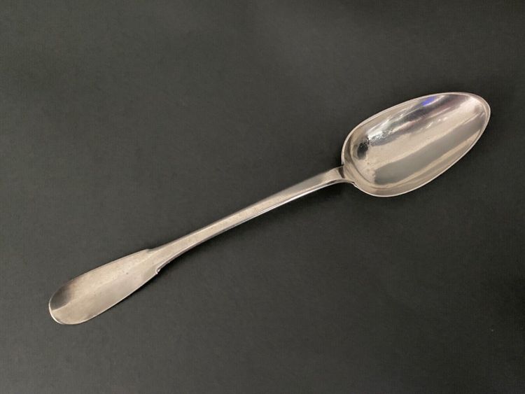 Cuillère à ragoût XVIIIe avec monogramme uniplat