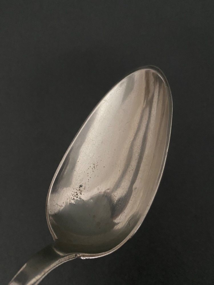 Cuillère à ragoût XVIIIe avec monogramme uniplat