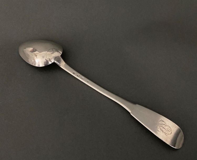 Cuillère à ragoût XVIIIe avec monogramme uniplat