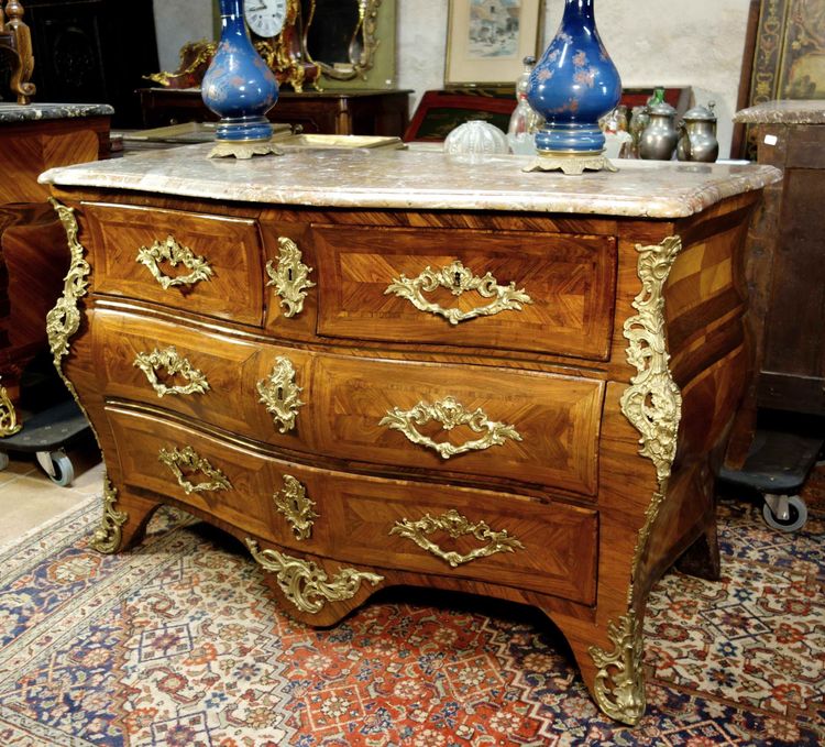 Commode tombeau estampillée Pierre Migeon