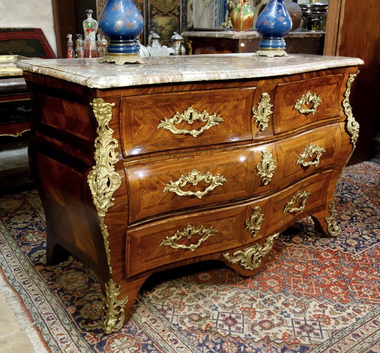 Commode tombeau estampillée Pierre Migeon