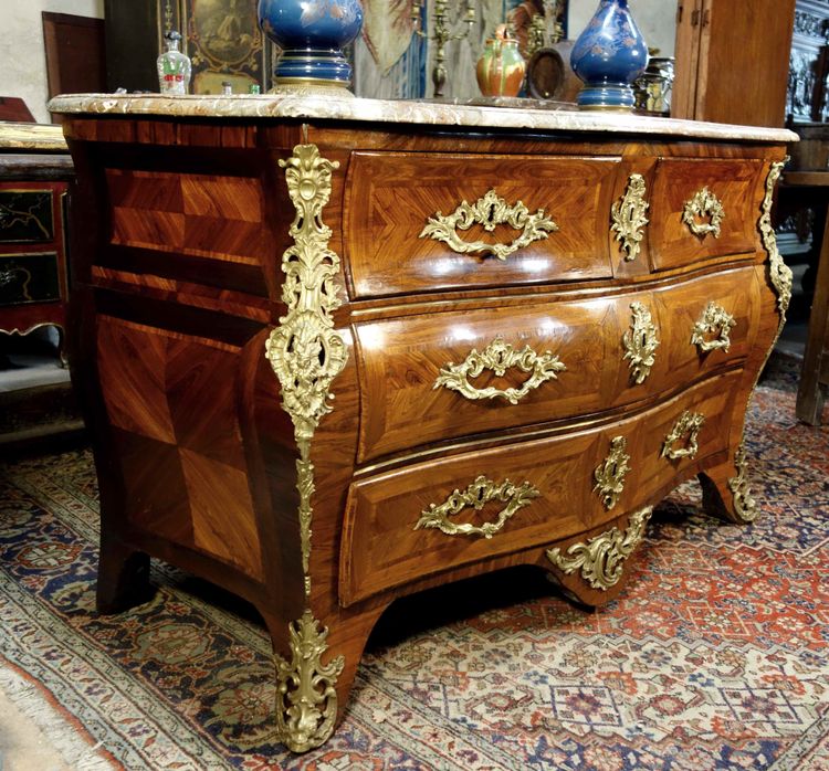 Commode tombeau estampillée Pierre Migeon