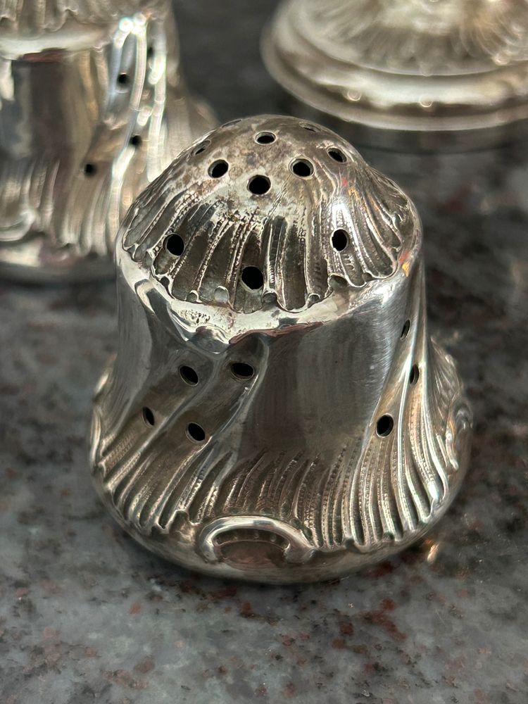 Paire De Saupoudreuses En Argent Massif De Style Louis XV Minerve - Saupoudreuse - Saupoudroir