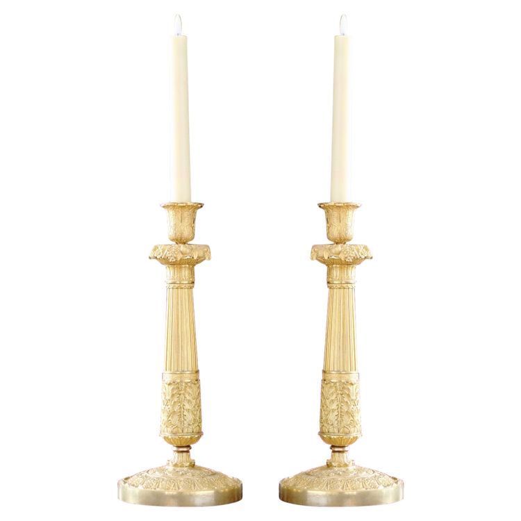 Pair of candlesticks in gilded and chiseled bronze