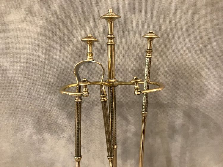 Antique fireplace set in polished and varnished brass from the 19th century
