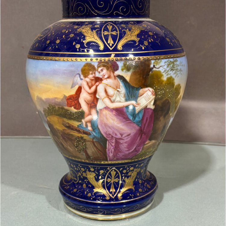 Lampe antique en porcelaine royale de Vienne peinte