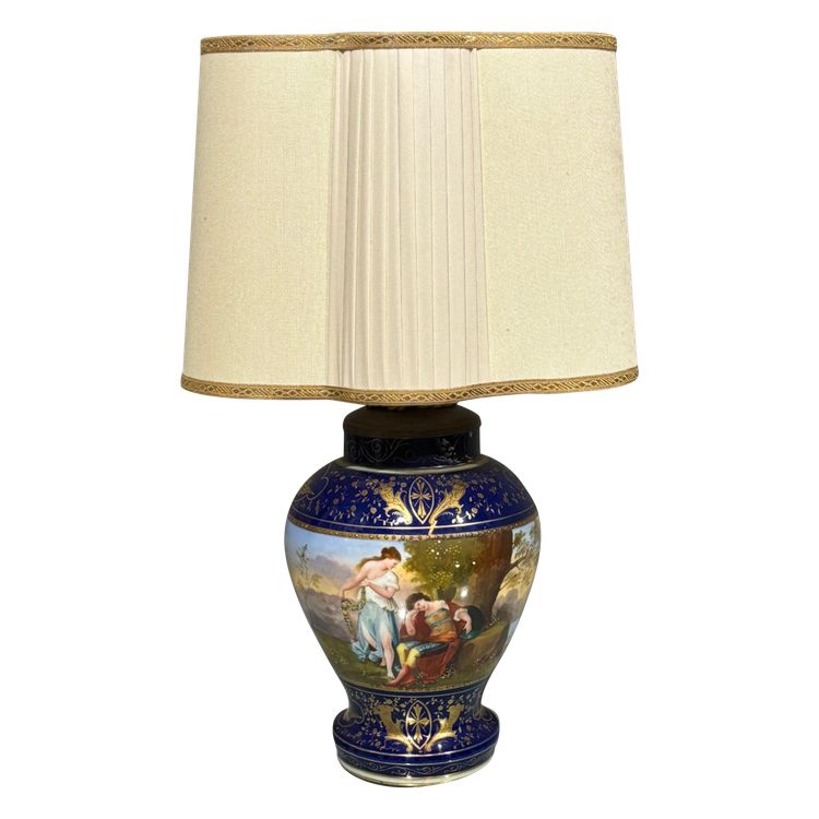 Lampe antique en porcelaine royale de Vienne peinte