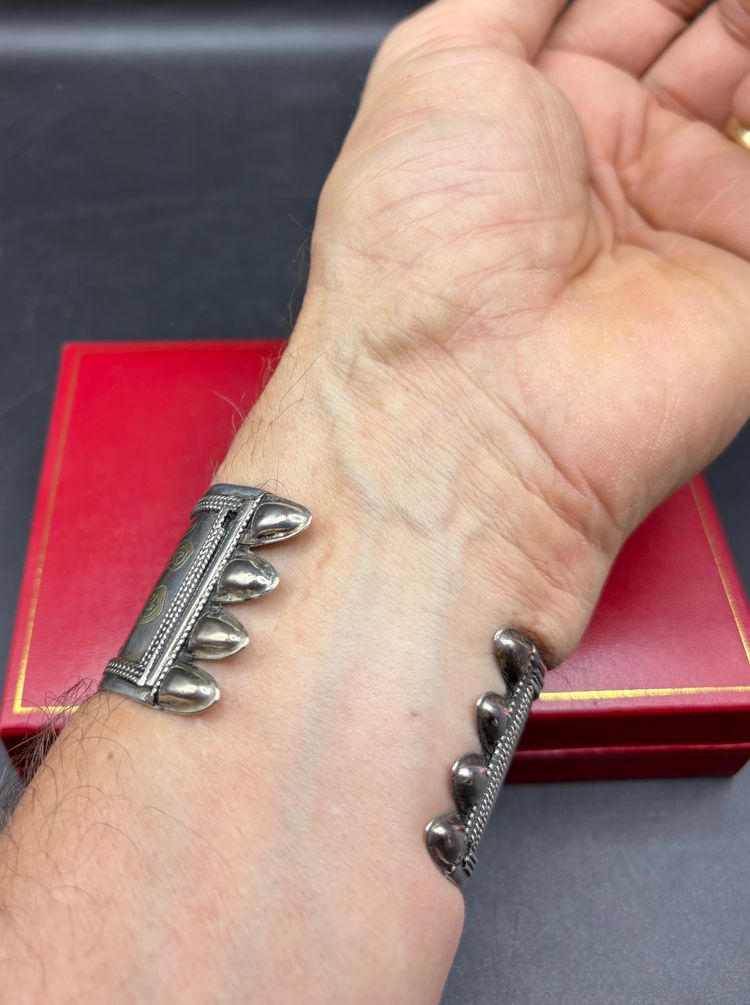 ARMBAND 
