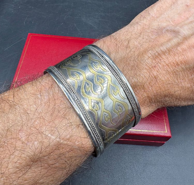 ARMBAND 