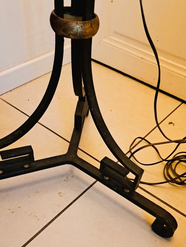 Wohnzimmer-Stehlampe im neoklassizistischen Stil "Maison JANSEN", eine Flamme und drei Kerzen