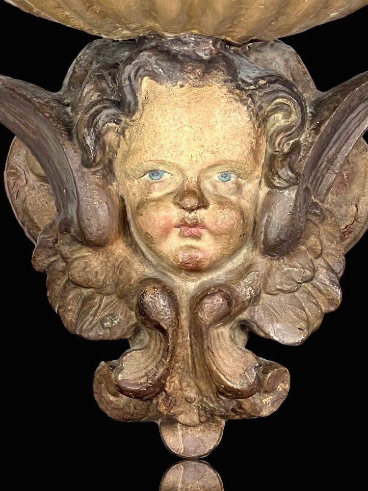COPPIA DI SGABELLI IN GESSO PATINA DEL XIX SECOLO CON DECORO A FORMA DI ALATO