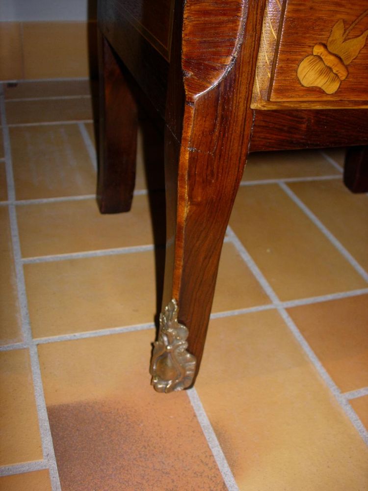 Damensekretär mit Intarsien