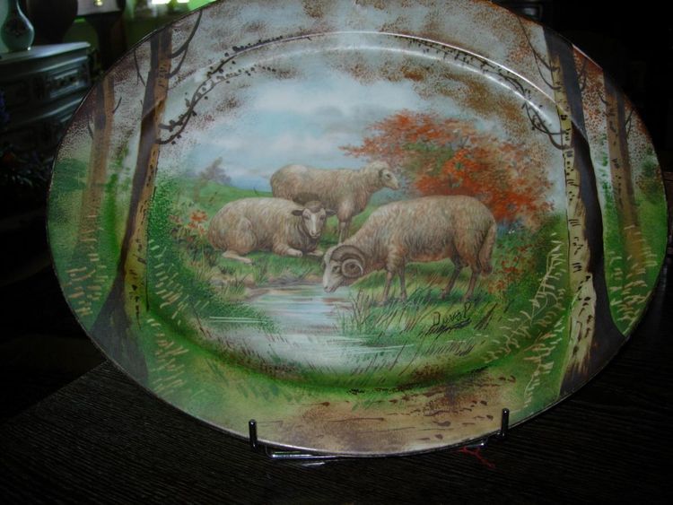 2 Grands Plats En Porcelaine Peints Décor Animalier