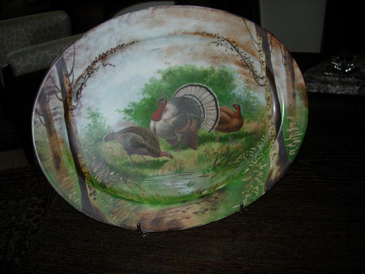 2 Grands Plats En Porcelaine Peints Décor Animalier