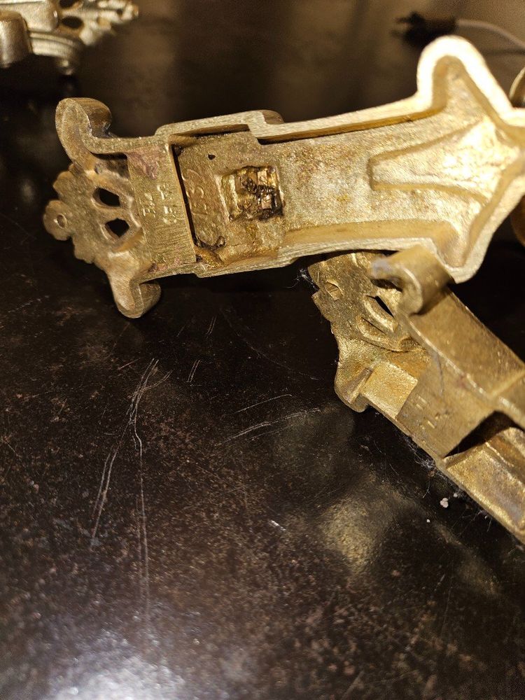 Ensemble De 3 Embrasses De  Rideaux En Bronze Doré - Fleur De Lys - Début 20ème